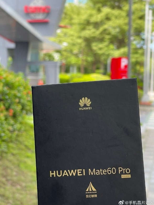 数码博主在台积电厂区晒华为Mate60 Pro 台湾市场再现华为手机